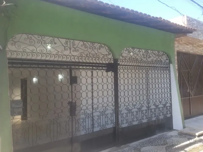 Ótima casa ao lado do Clube Assembleia Paraense- bairro Souza