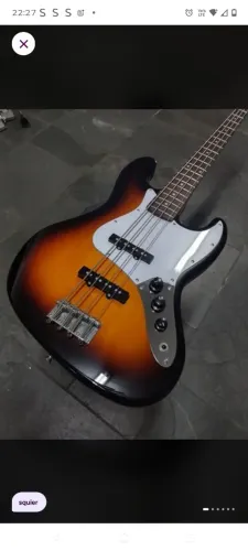 Contrabaixo Squier jazz Bass semi novo. Acompanha capa.