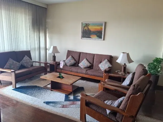 Conjunto de sala de Estar, em imbuia maciça, vintage,  estilo Finlandês, ano 1992