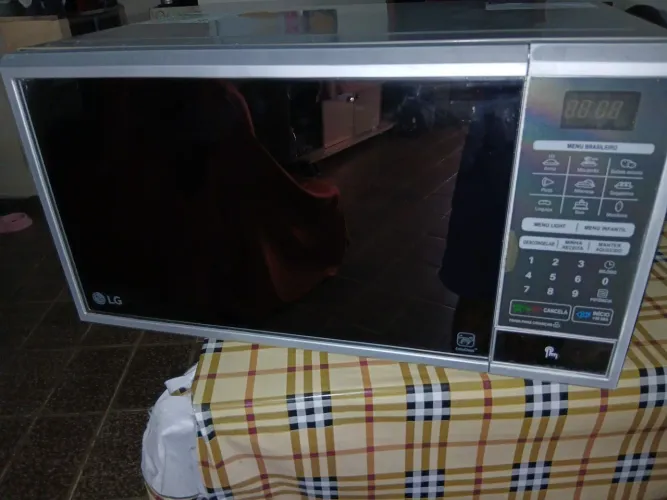 Microndas LG 31 litros bem conservado faço entrega e dou garantia de 2 meses