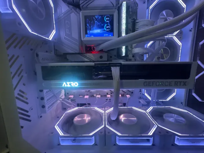 RTX 5070 12GB OC aero