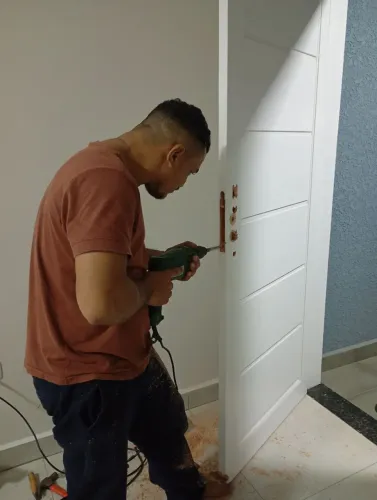 Instalação de fechadura eletrônica