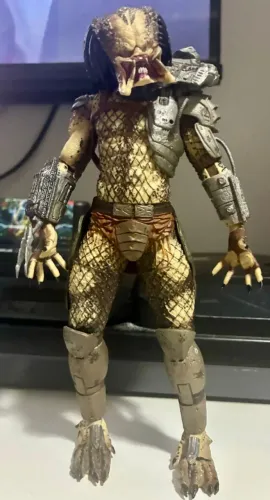 Boneco Predator Modelo 18cm, realista.