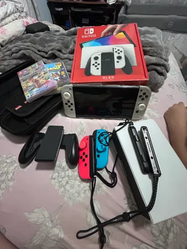 Nintendo Switch OLED Completo + 2 Jogos + 2 Pares Joy-Con