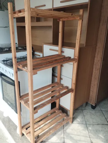 Vendo uma partileira para plantas