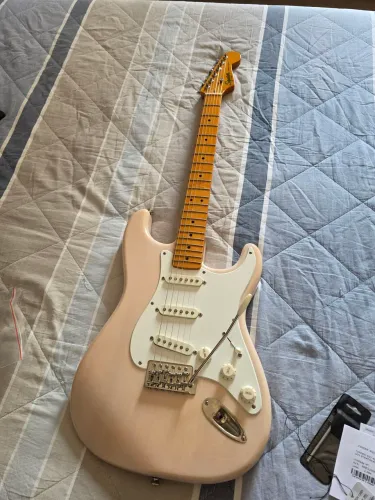 Guitarra Squier Stratocaster Classic Vibe