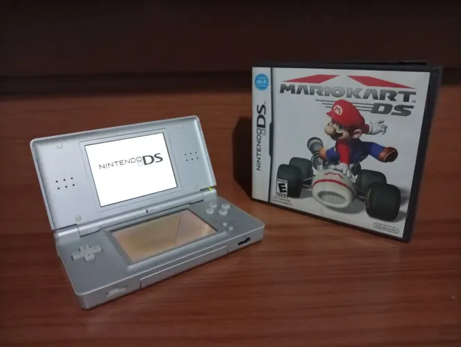 Nintendo DS LITE+Mario Kart DS ORIGINAL!