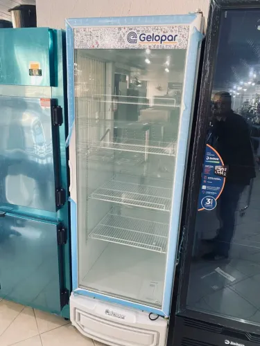 NZ. Freezer vertical 570 litros porta de vidro Gelopar