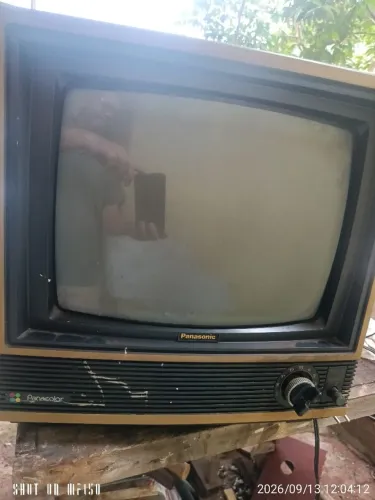 Vendo TV antiga Panasonic não funciona e mais pra coleção ou decoração