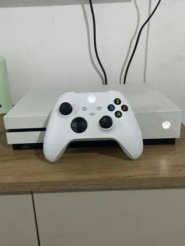 XBOX ONE S- CONSERVADO