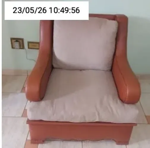 Sofá clássico couro legítimo 4 lugares mais 2 poltronas