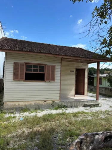 Casa no Bairro Costeira do Pirajubaé em excelente localização