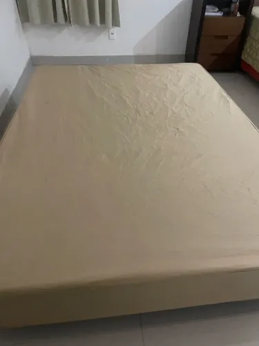 Cama de casal seminova