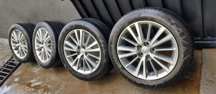 Rodas 16" com pneus Corolla Altis Premium