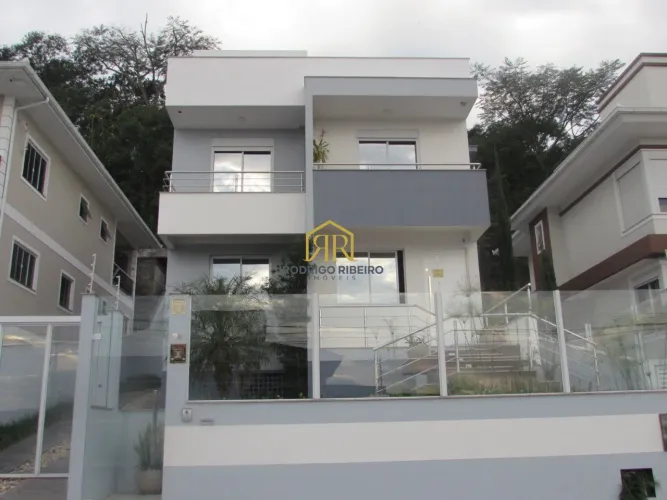 Linda casa de alto padrão.