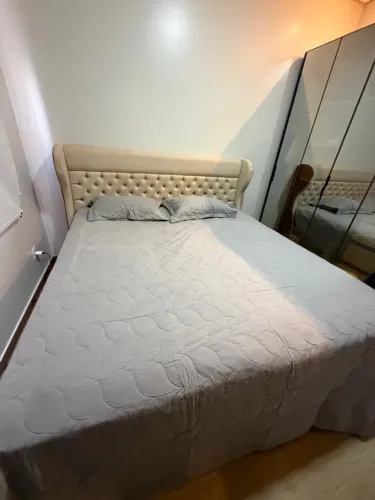 Cama super king com cabeceira