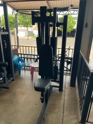 Academia musculação maquinas