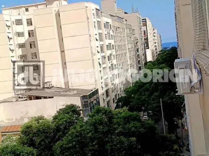 COPACABANA, POSTO 3, SALA E QUARTO EM ANDAR ALTO E RUA NOBRE