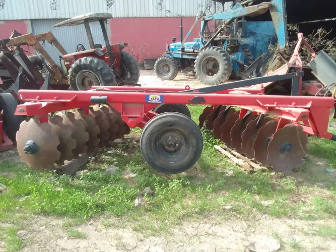 Grade Aradora de Discos - Implemento Agrícola