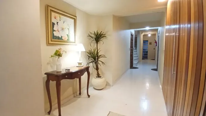 Apartamento de 02 dormitórios no bairro Jardim Botânico.