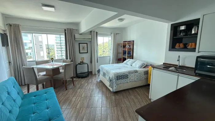 Loft com piscina frente mar