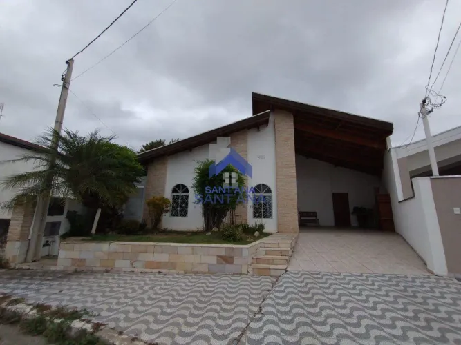 CASA DE 374M² DE ÁREA CONSTRUÍDA COM 4 DORMITÓRIOS SENDO 2 SUÍTES NO CONDOMÍNIO PRIMAVERA