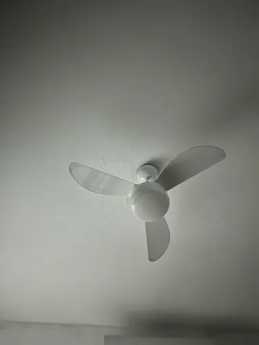 Ventilador de teto com controle remoto