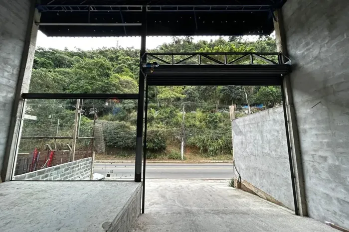 Galpão Comercial de 436 m² em Corrêas