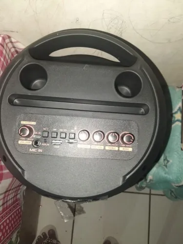 Vendo caixa de som com 2 semana de uso