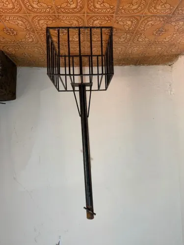 Lixeira de ferro maciço