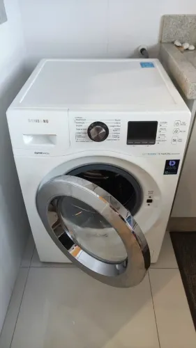 Lava e Seca Samsung 10,1 kg para lavar e 6,0 kg para secar WD106UHSAWQFAZ
