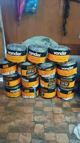 10)Rolos de arame farpado da marca vonder de 500 metros cada