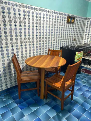 Mesa em peroba rosa 90x90 de diâmetro 