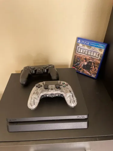 PlayStation 4 slim 