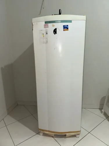 Geladeira 220V + conversor de energia
