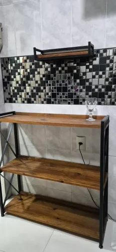 Estante e porta temperos estilo industrial