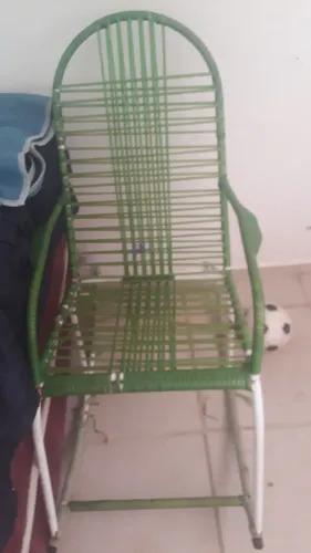 Eu estou vendendo essa cadeira de balaço usado 