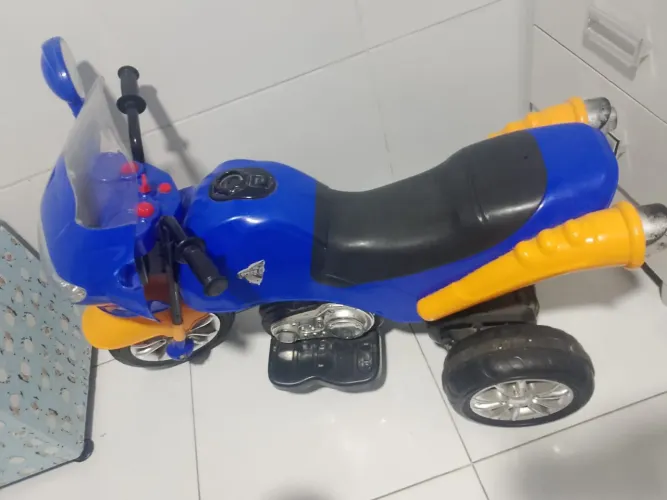 Moto elétrica infantil