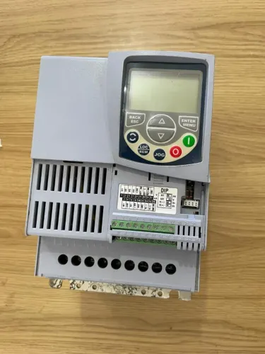 Inversor De Frequência Weg Cfw500 7,5cv 380v 14a Trifásico (Usado)