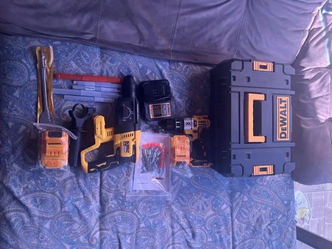 Kit Combo DeWalt: Martelete SDS-Plus + Parafusadeira