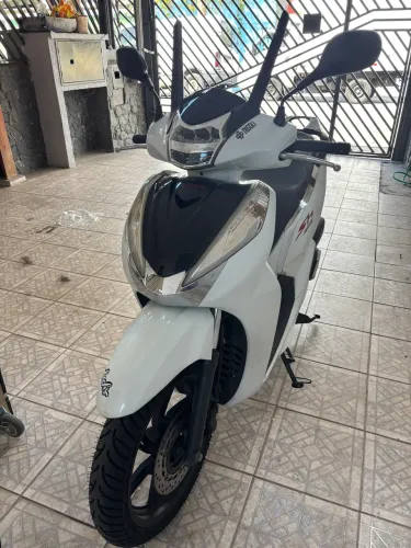 Vendo ou troco por outra moto