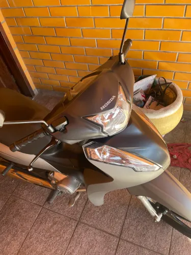 Biz 125 ano 2024/24 única dona moto de mulher, manual chave reserva completa de tudo
