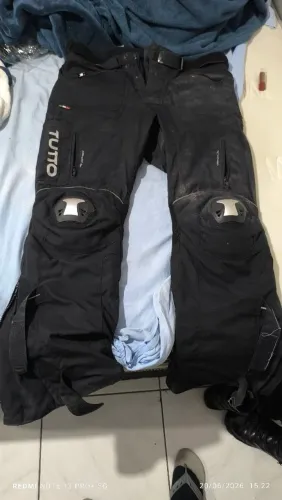 Calça para motociclista tutto impermeável com proteções 