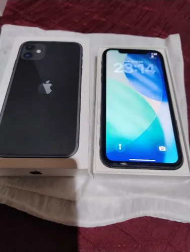 Vendendo iPhone 11 preto  64 gb . Tudo funcionando perfeitamente,bateria 74%.Valor R$1.000