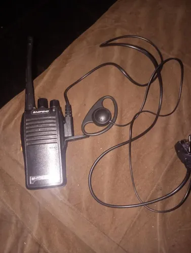 Vendo rádio comunicador usado com fone de ouvido em perfeito estado