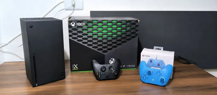 Xbox Series X 1TB + Controle Original + Controle GameSir + Caixa