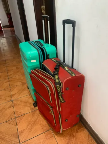 Mala de viagem. Perfeitas condições. Rodinhas ok