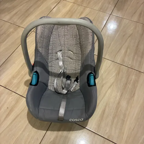 Assento de carro para bebês cosco