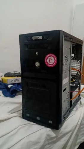 Pc usado - só o cabinete com as peças - pra vender logo
