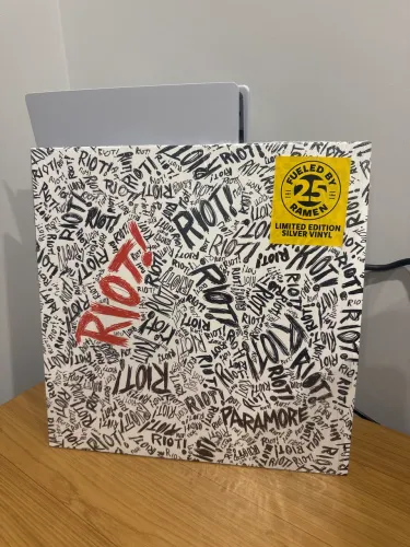 LP Vinil Paramore - Riot! Silver Vinyl Colorido Importado | Excelente Estado